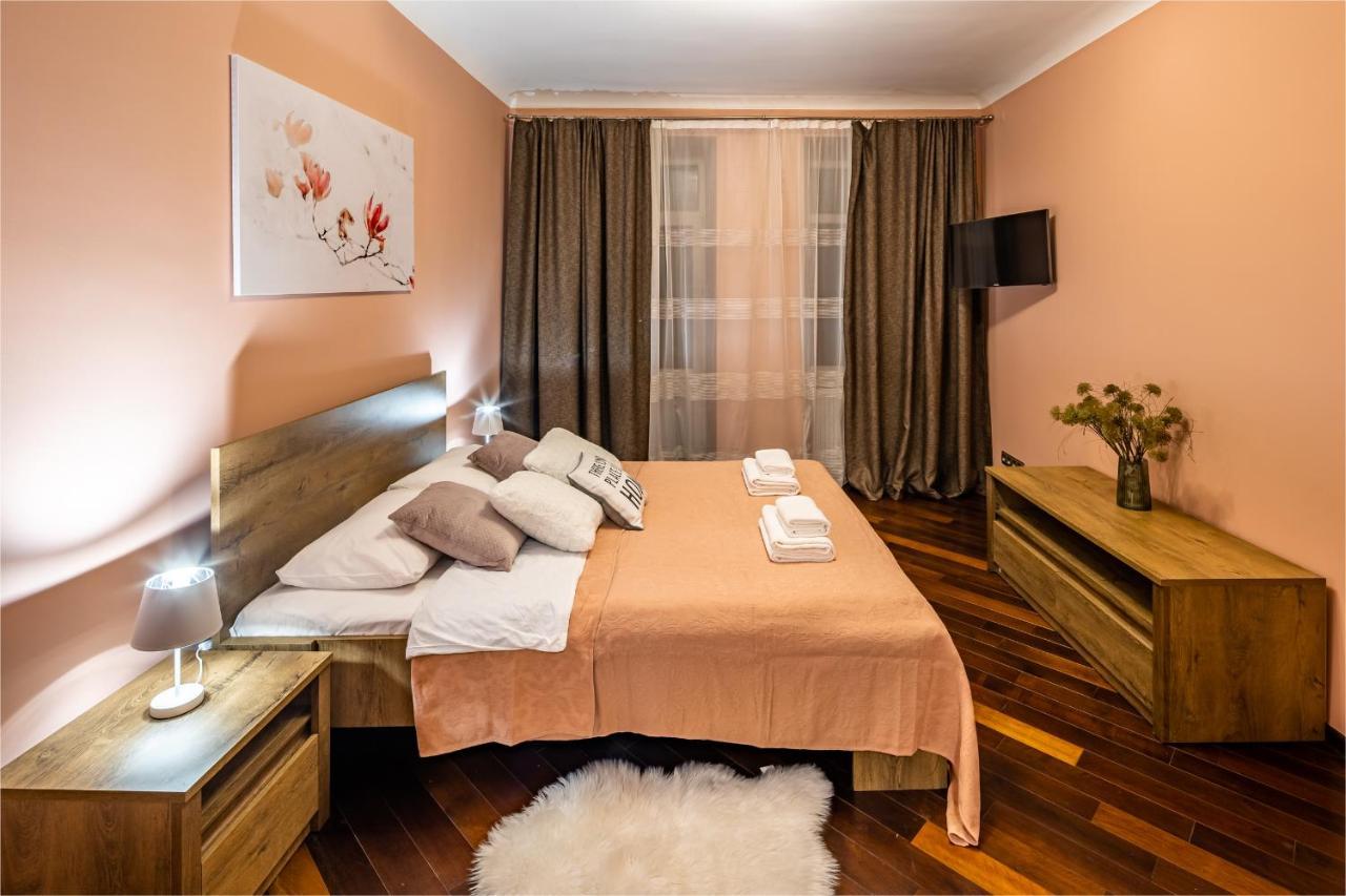 The Main Square! 2 Separated Bedrooms, Balcony Львів Екстер'єр фото